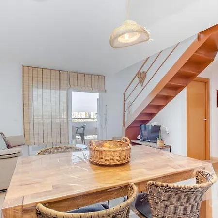 166- Empurialola-penthouse En Con Piscina Y Vistas Al Puerto Canigo- 로지즈