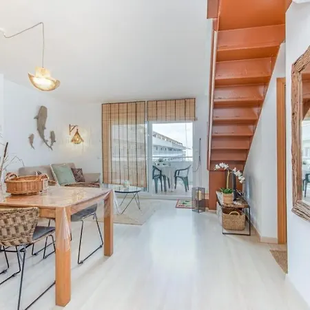 아파트 166- Empurialola-penthouse En Con Piscina Y Vistas Al Puerto Canigo- 로지즈
